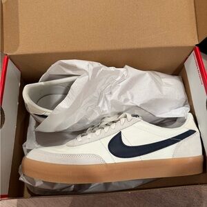 Nike White and Black Sneakers